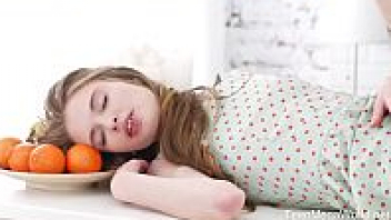 โป๊หี แตกในหี เย็ดแตกใน เย็ดหีสวย เย็ดบนโต๊ะ